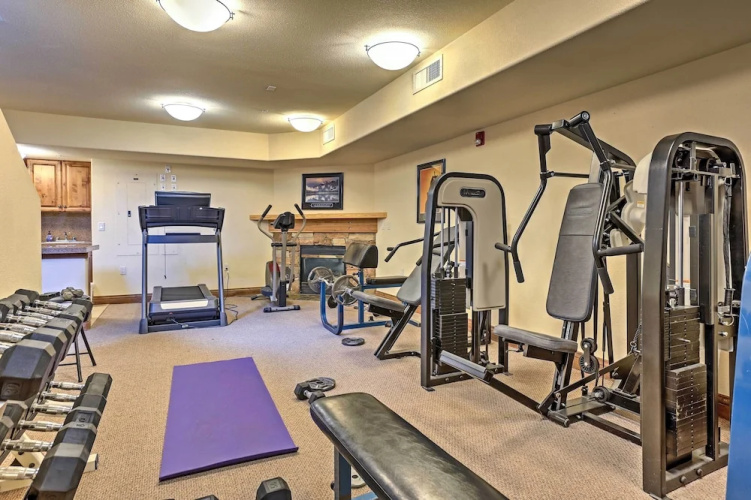 Large Deck + Stunning Views: Mtn Condo in Frisco!