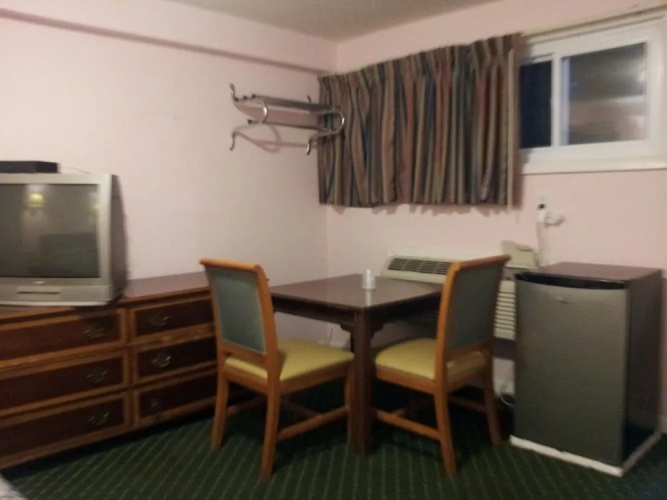 Hi-View Motel