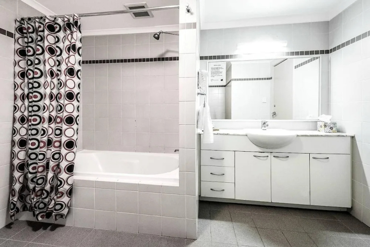 Two bedroom Apt next to Perth CBD with Parking.