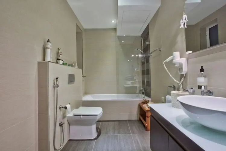 Stunning Sliema 2 Bed Apt Meters Away From Beach