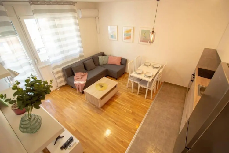 White Fields-Central 2-bdrm apartment with parking