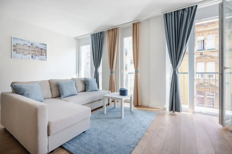 2 Bedrooms Comfort Apartment with balcony and with city view