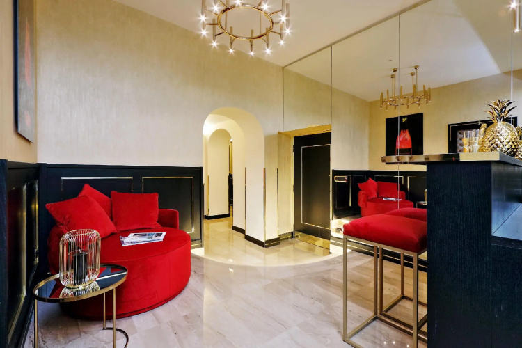 Trevi Diamond Luxury Suites & Jacuzzi