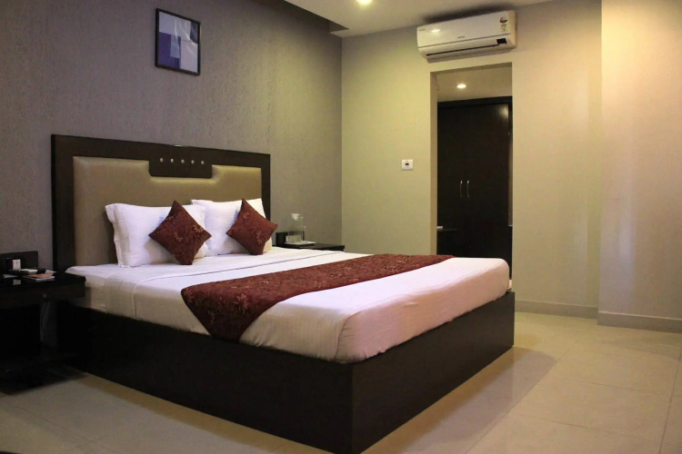 FabHotel Santhome Inn