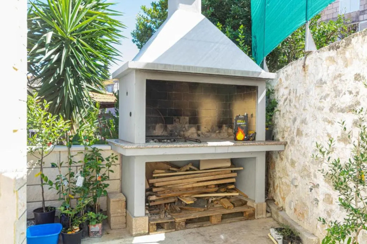 S2 - Modern Studio, Just 50m From the Beach