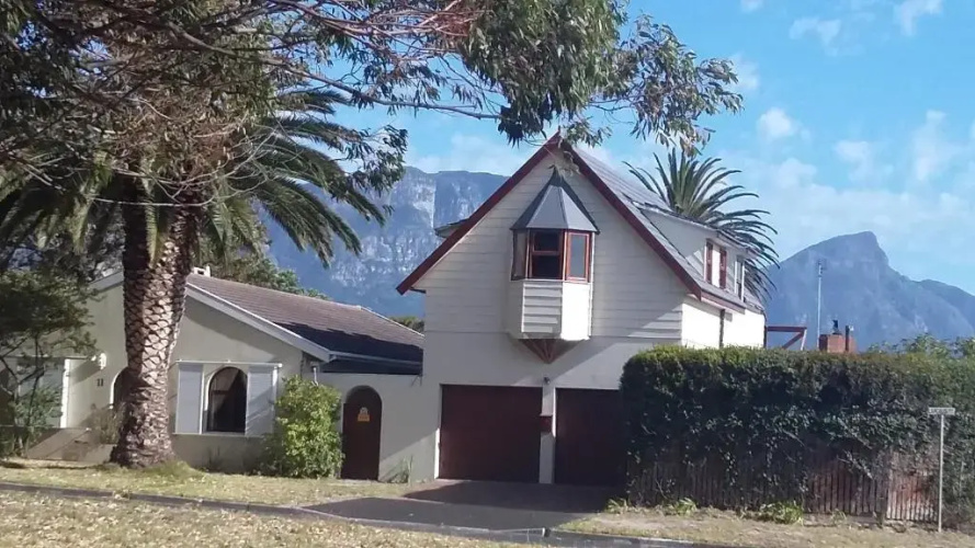 11 Lucius Way