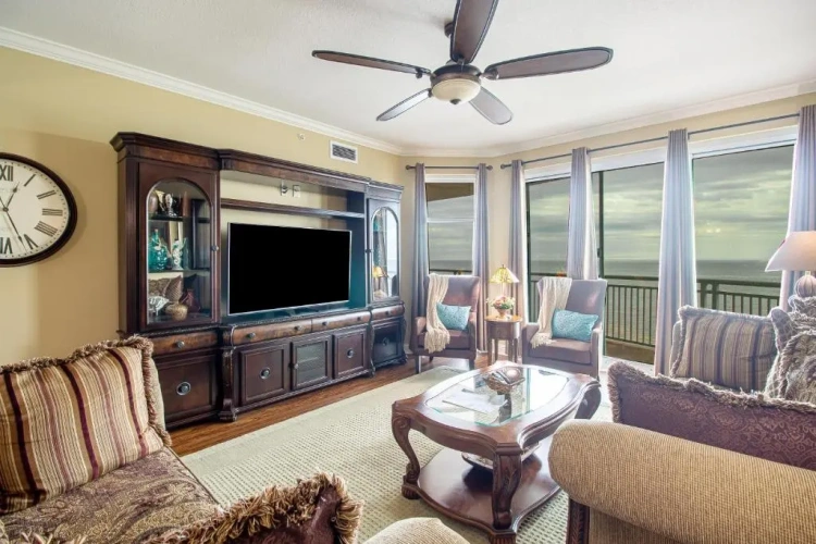 3 Bedrooms Apartment