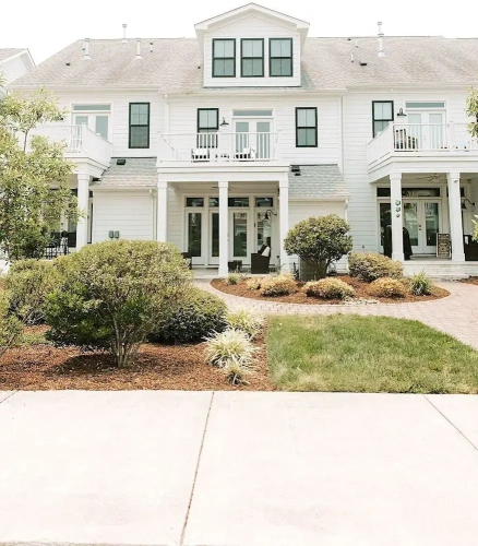 5 Bedrooms Villa