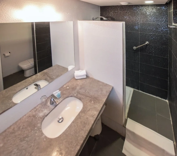 2 Bedrooms Apartment