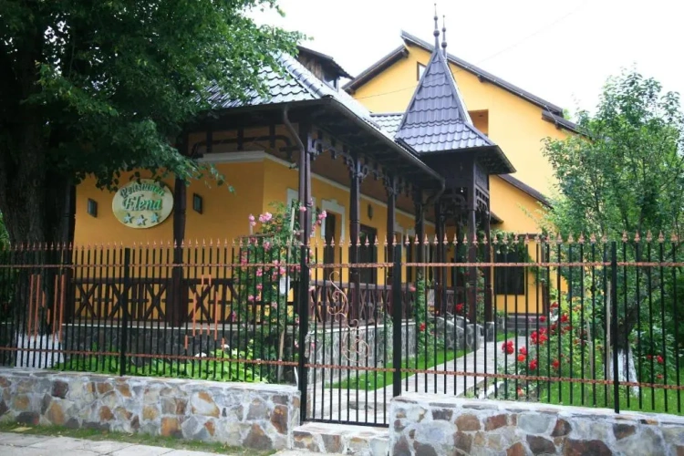 6 Bedrooms Villa