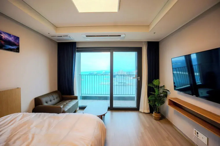 More Than Sokcho Lighthouse Branch