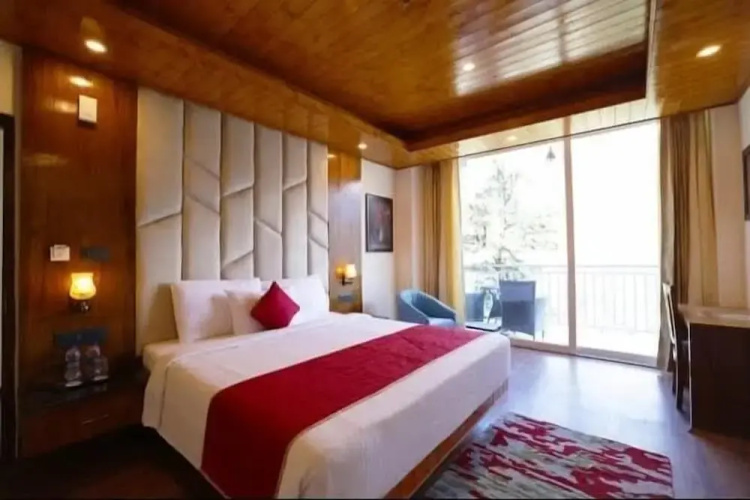 The Whitestone Inn & Suites Manali