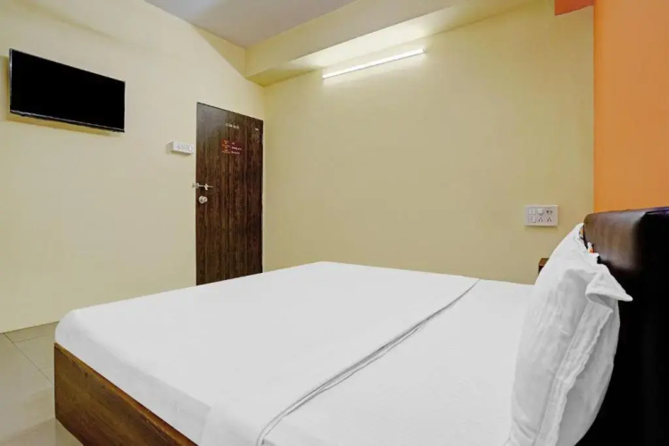 OYO 80576C Hotel Nova Rooms