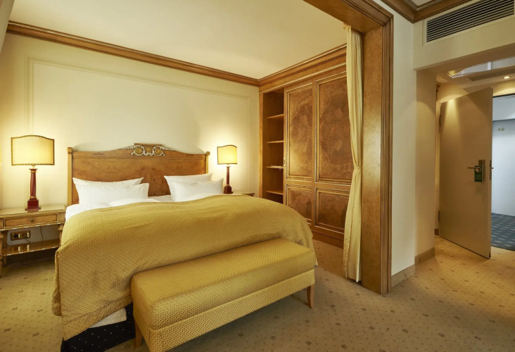 Bernstein Villa Kastania