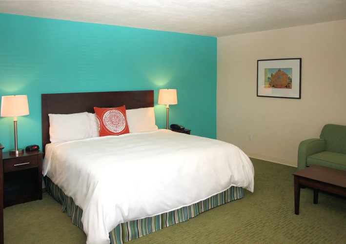 Carousel Beach Inn