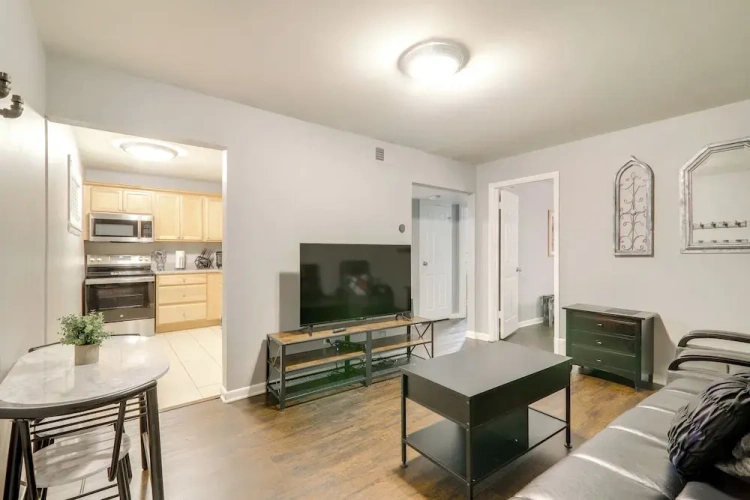 2 Bedrooms Apartment