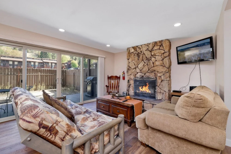 2041-summit Backyard Lodge 7 Bedroom Home by Redawning