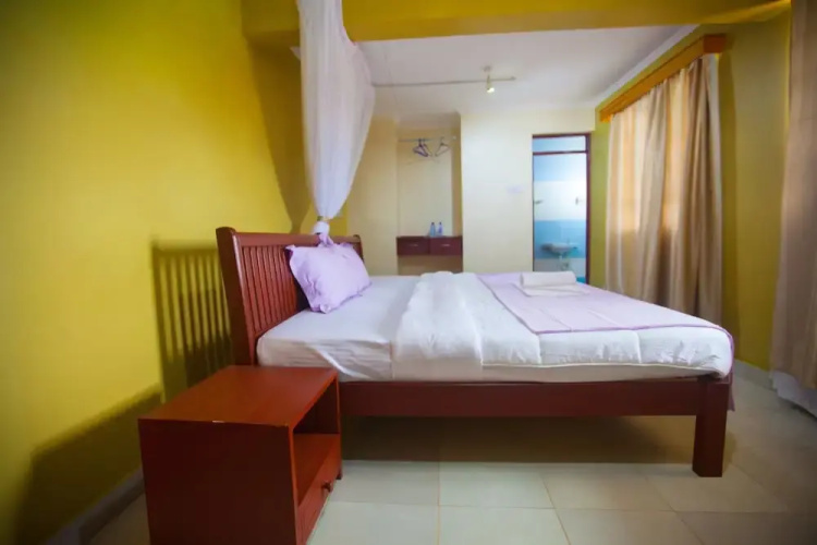 Everest House Hotel