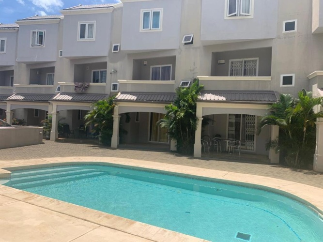 3 Bedrooms Apartment
