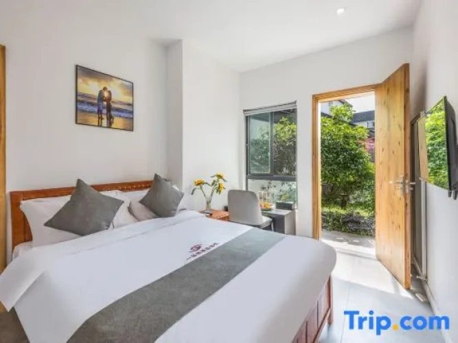 Standard room with courtyard view