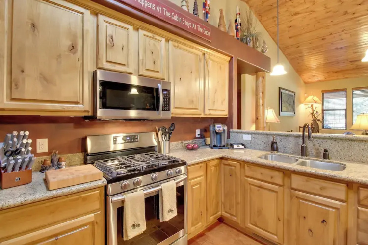 On-site Trails & Deck: Show Low Cabin!