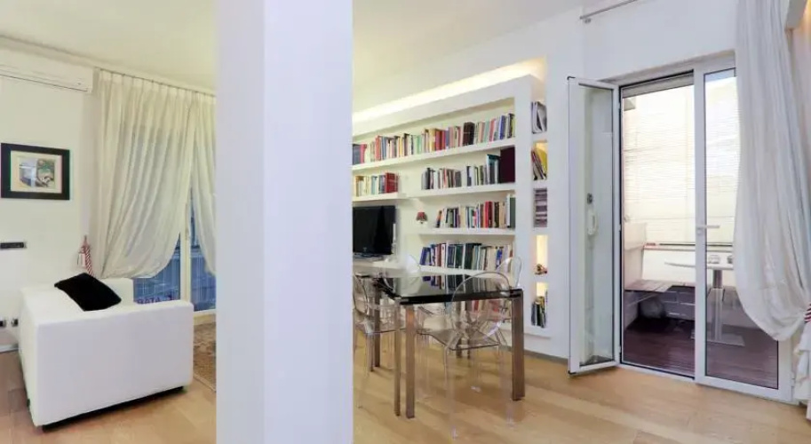 Cambiano Halldis Apartment