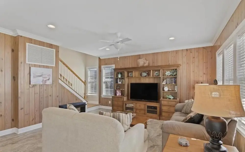 1 Ez Access 4 Bedroom Home by RedAwning