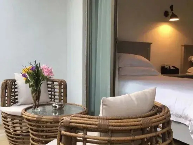 Happiness Inn