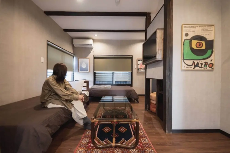 2 Bedrooms Standard Twin Basement room