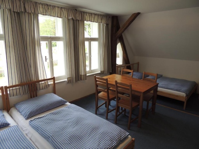 2 Bedrooms Sextuple Apartment