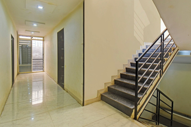 FabHotel Classic Square I
