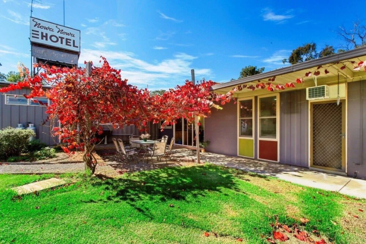 Nowa Nowa Motel