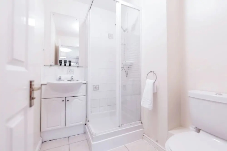 Roomspace Apartments -Sabin Gates