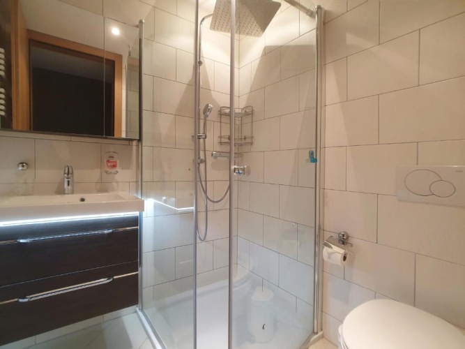 Sextuple Apartment