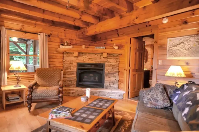 Moonshiner's Hideaway 2 Bedroom Cabin by Redawning