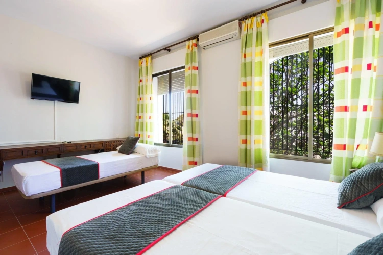 Standard Triple room