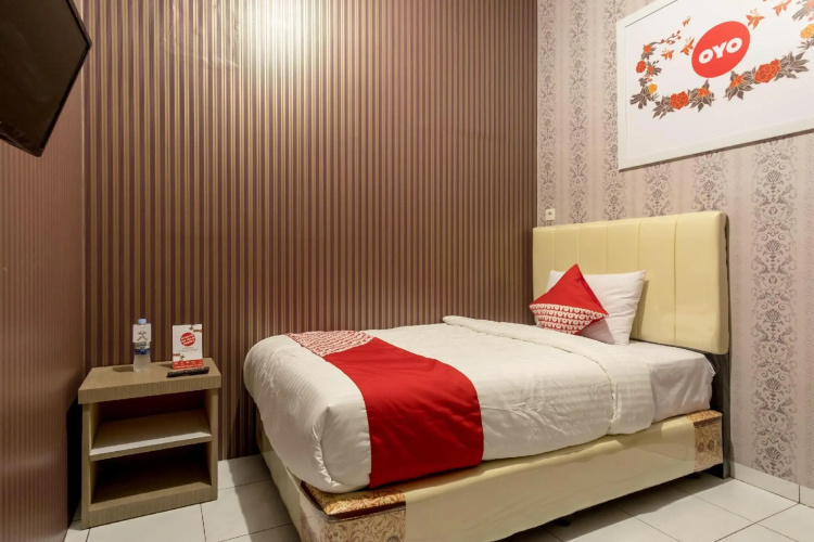 OYO 359 Executive Inn