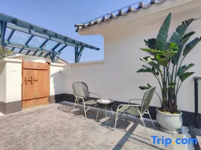 March Li Dali Small Courtyard Holiday Villa