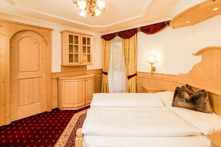 Superior Double room with balcony and with mountain view