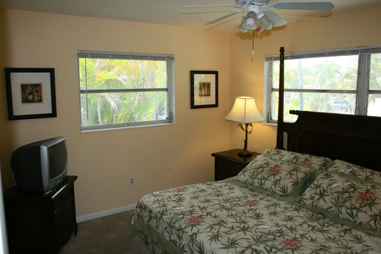 Flamingo Inn Bayside Suites