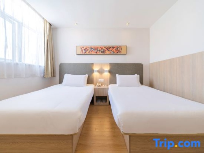Standard Double room with street view