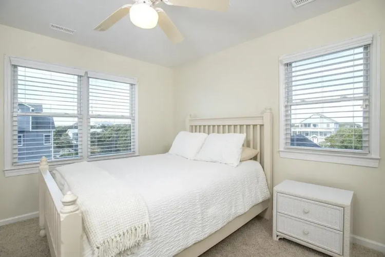 Azure 4 Bedroom Home by RedAwning