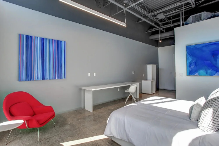 Hotel Revel