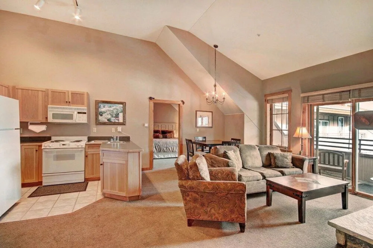 8539 Dakota Lodge by RedAwning