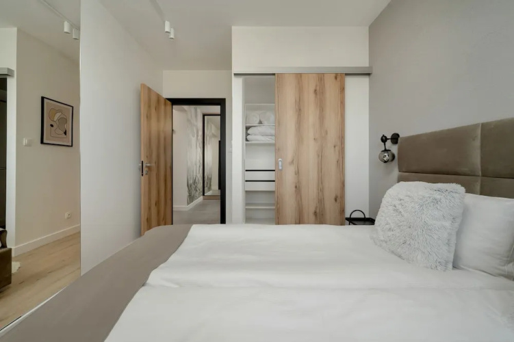 Bright & Peaceful Apartment by Renters