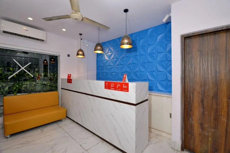 OYO Townhouse 539 Transit Express