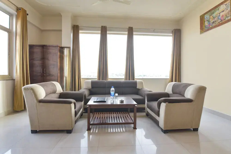 Fabhotel Shiv Palace