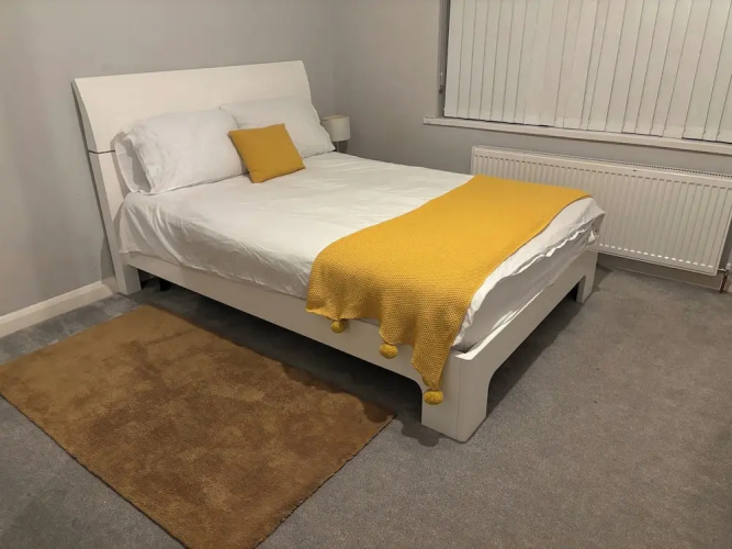 4 Bed House-sleeps 7-free Parking