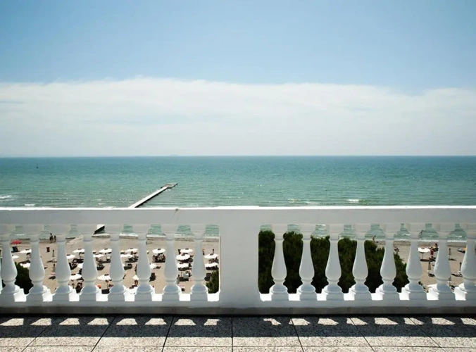 3 Bedrooms Apartment
