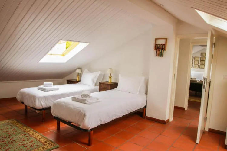 Cozy and Spacious apartment in Graça, Lisbon